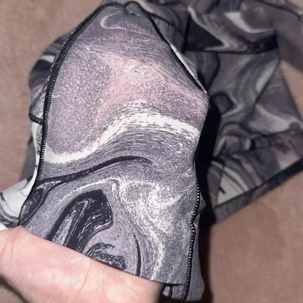 Victoria’s Secret High Rise Pocket Leggings Onyx Marble 7/8 Length NWOT - Picture 7 of 9